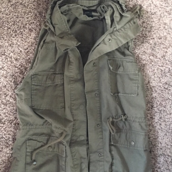 Love Tree Fall Vest - Picture 3 of 3